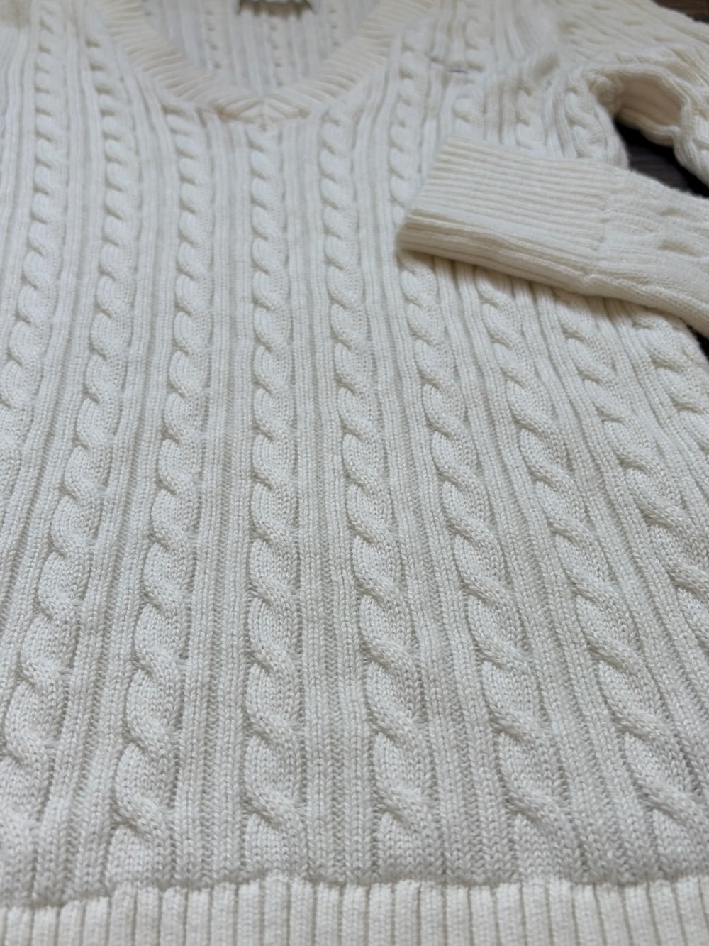 Hollister Off-White Cable-Knit V-Neck Sweater with Embroidered Logo - Picture 3 of 4